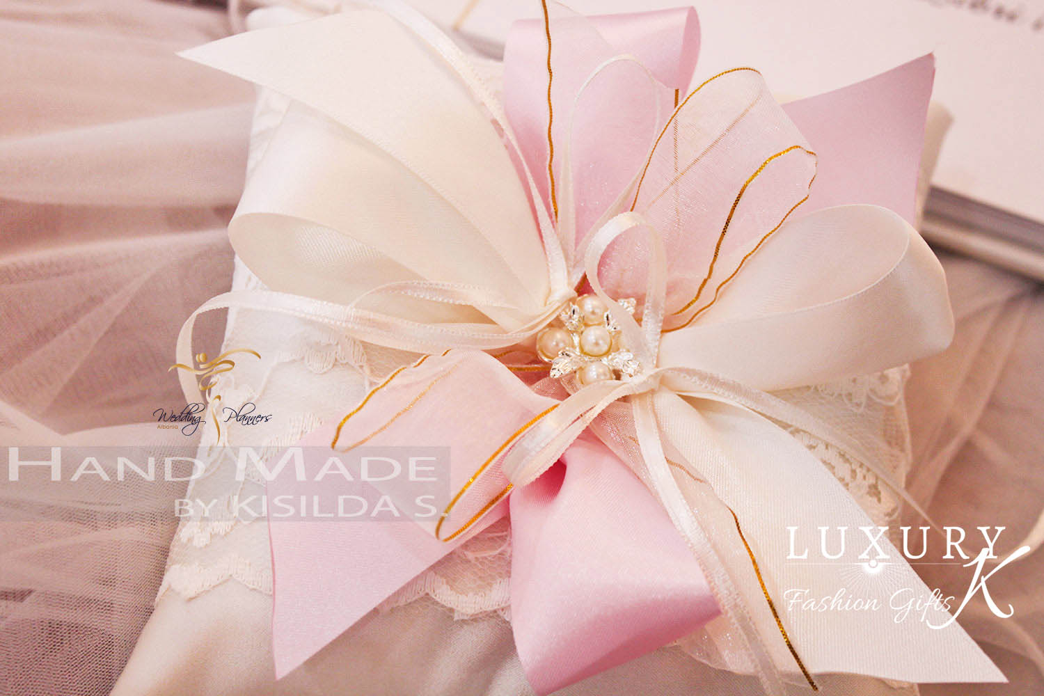 Jastek-Unazash-me-Dantelle-dhe-Aksesor-2