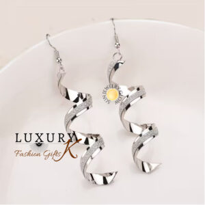 Earring Long spiral with curved waves